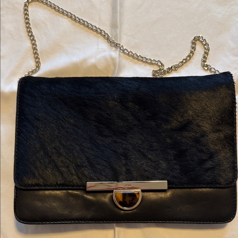 DKNY Elegant Black Leather Shoulder Bag